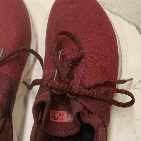 New Balance Women's Deep Red Sneakers Sz9 Gently Worn - Picture 7 of 8